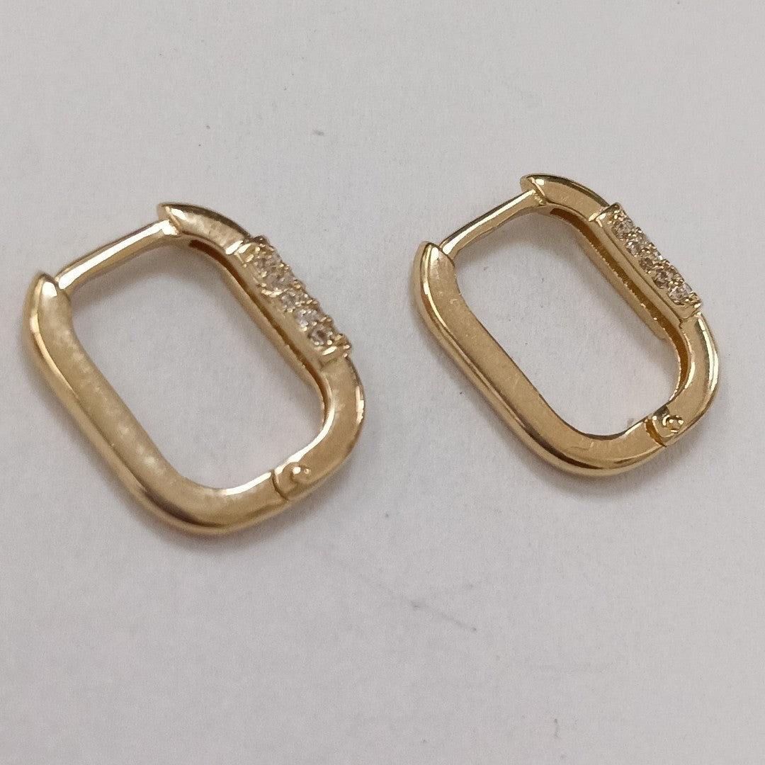ARETES HUGGIES OVALADA C CIRCONIAS 14K 2.4 GR (NUEVO)