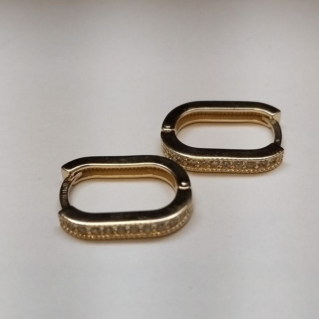 ARETES HUGGIES OVALADA C CIRCONIAS 14K 2.5 GR (NUEVO)