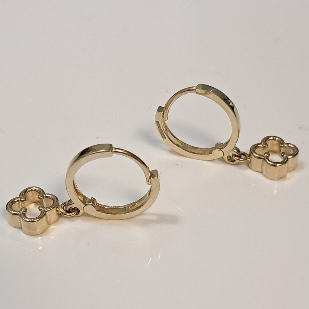 ARETES ARRACADAS CON DIJE 14K 2.4 GR (NUEVO)