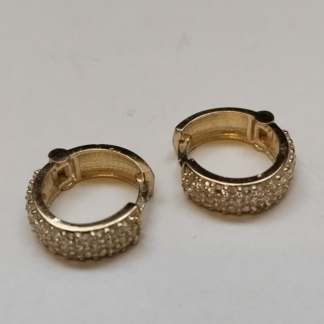ARETES HUGGIE CON CIRCONIAS 14K 2.1 GR (NUEVO)
