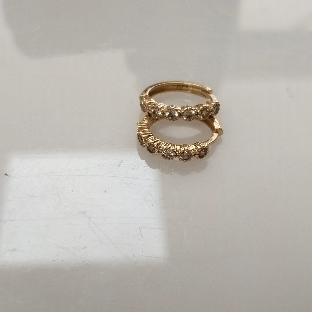 ARETES HUGGIES C CIRCONIAS 14K 2 GR (NUEVO)