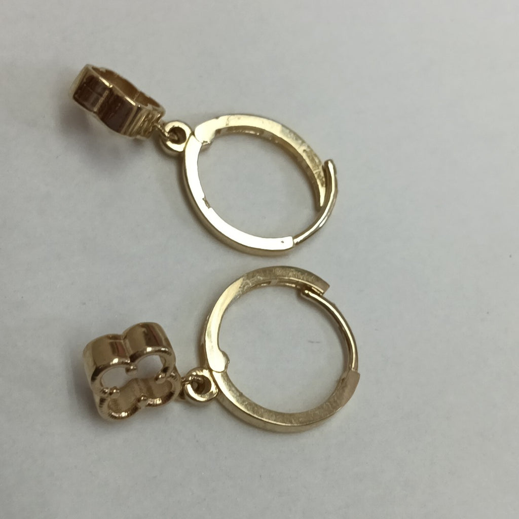 ARETES ARRACADAS CON DIJE 14K 2.4 GR (NUEVO)