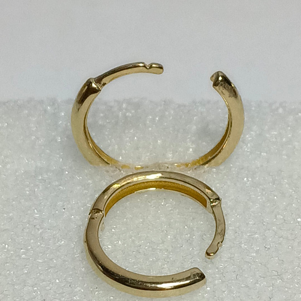 ARETES HUGGIES LISAS 14K 1.6 GR (NUEVO)