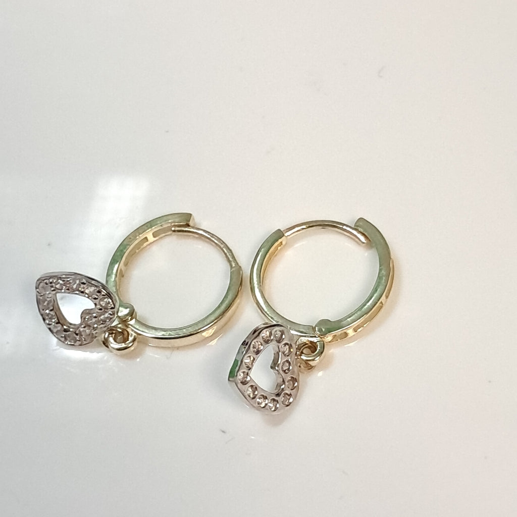 ARETES HUGGIES CON DIJE CORAZON Y CIRCONIAS 14K 2.2 GR (NUEVO)