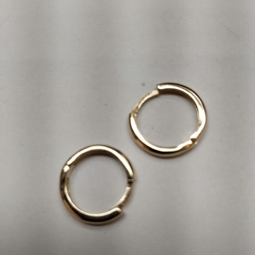 ARETES HUGGIES LISAS 14K 1.6 GR (NUEVO)