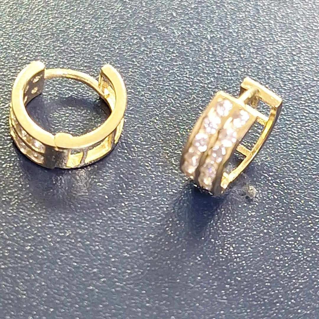 ARETES HUGGIES C CIRCONIAS 14K 1.7 GR (NUEVO)