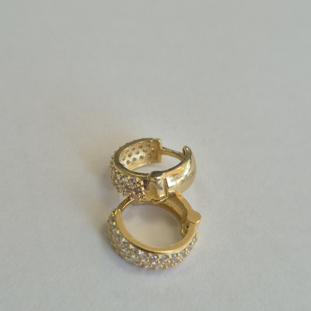 ARETES HUGGIE CON CIRCONIAS 14K 2 GR (NUEVO)