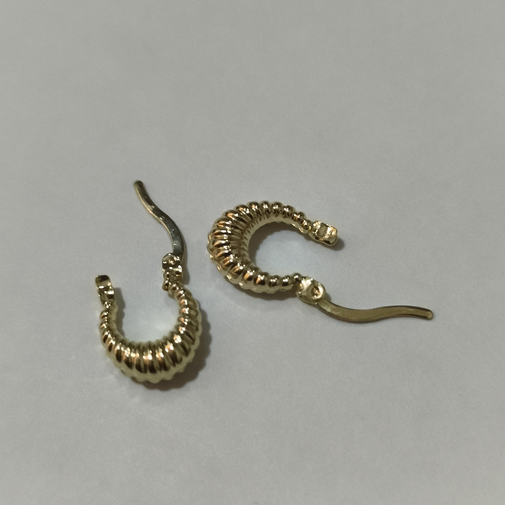 ARETES ARRACADA ESTRIADAS 14K 1.1 GR (NUEVO)