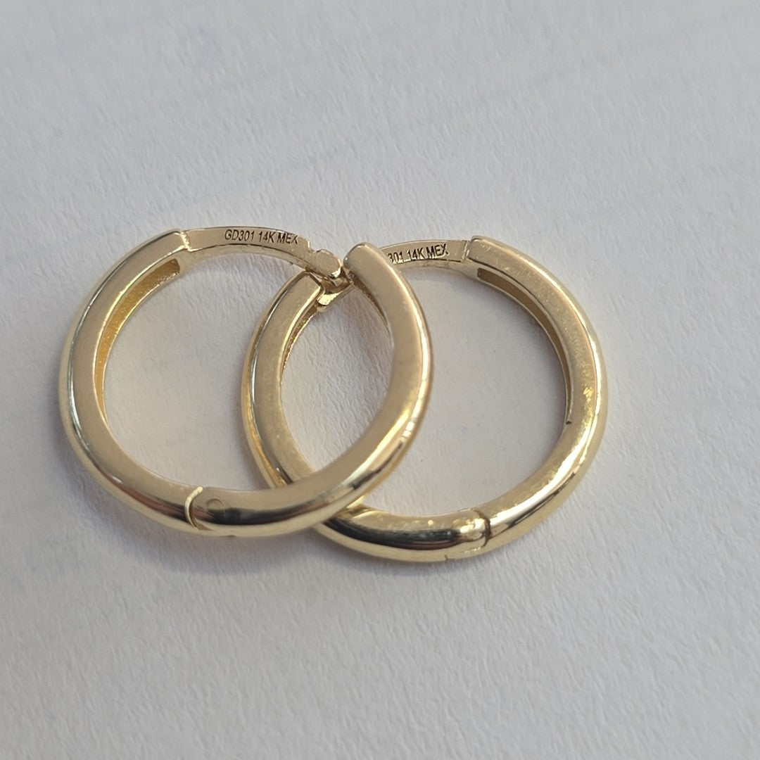 ARETES HUGGIES LISAS 14K 1.6 GR (NUEVO)