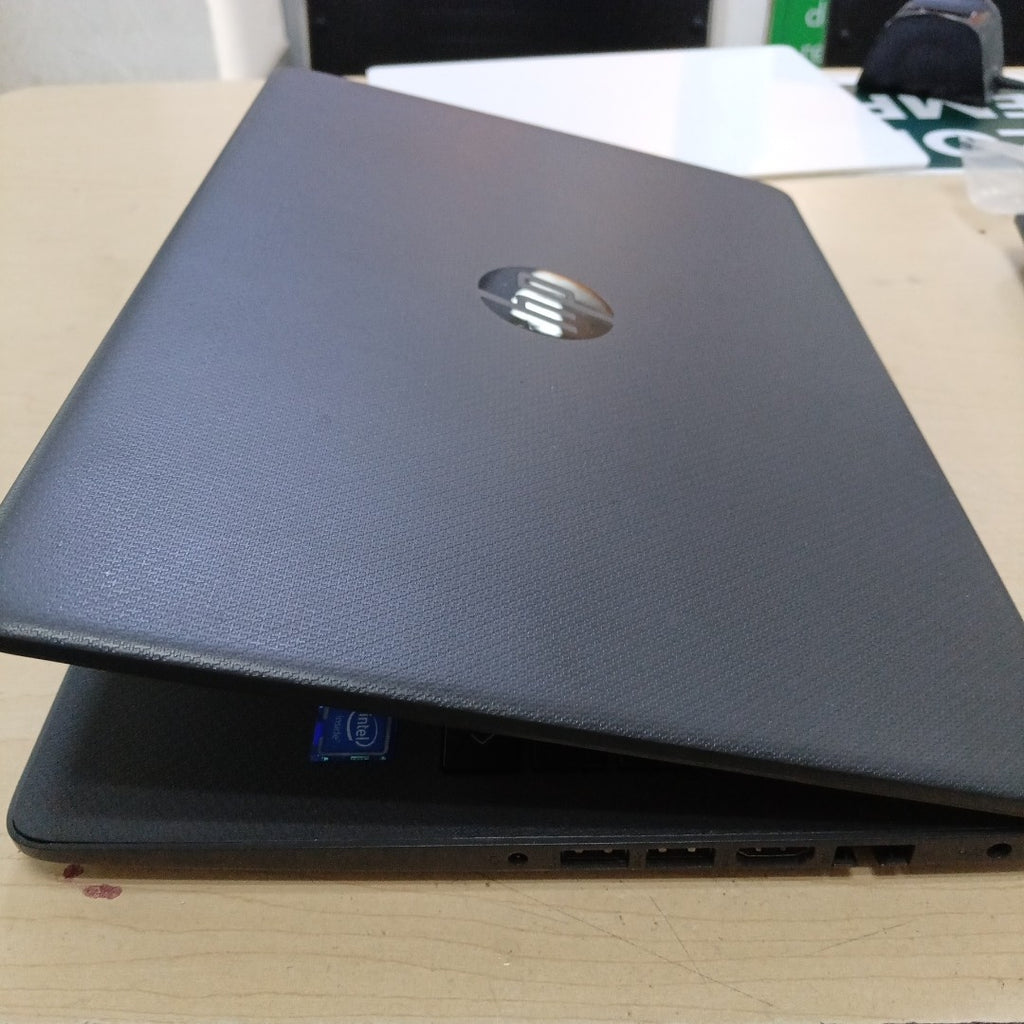 LAPTOP HP 240 G8 (2023) 256 GB SSD 8 GB RAM (SEMINUEVO)