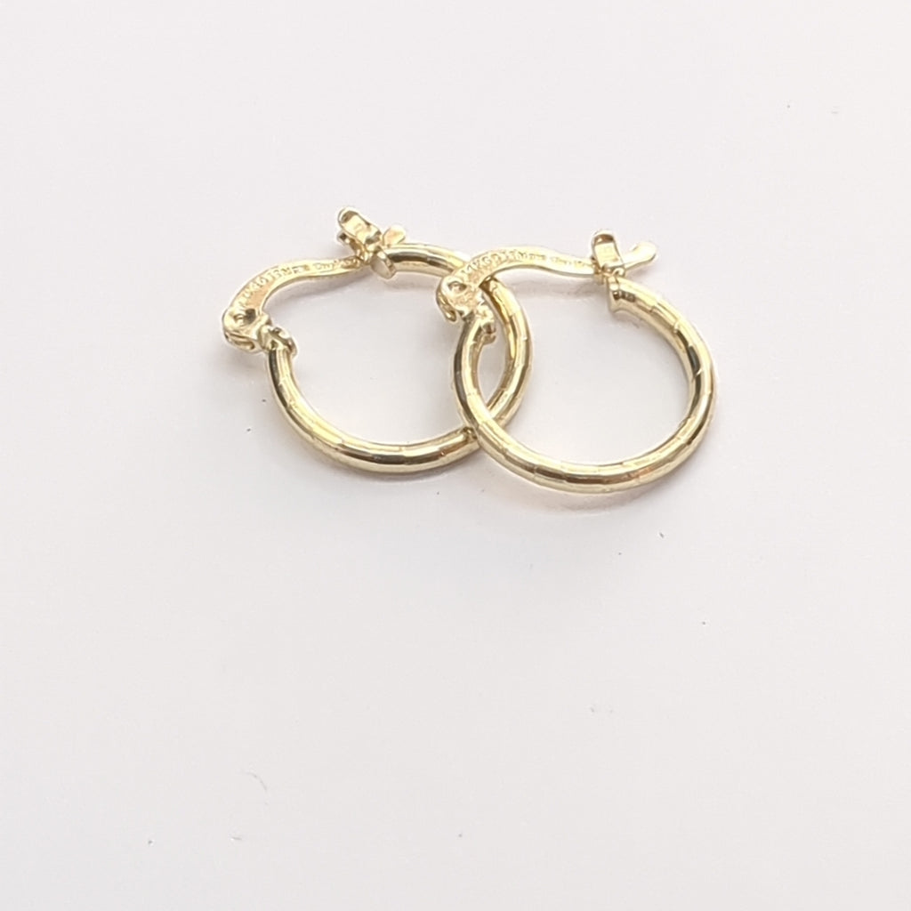 ARETES ARRACADAS ESTRIADAS 14K 1.4 GR (NUEVO)