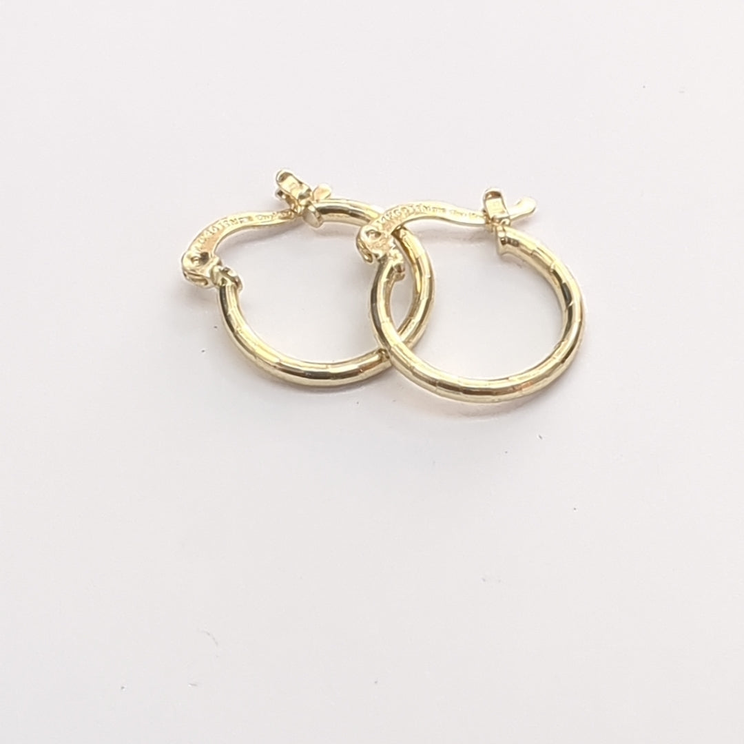 ARETES ARRACADAS ESTRIADAS 14K 1.4 GR (NUEVO)