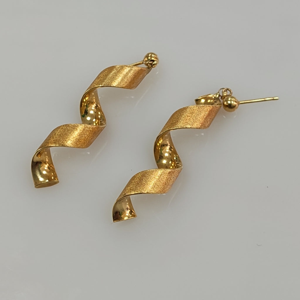 BROQUELES PAR ORO 18 K 3.2 GRMS (SEMINUEVO)