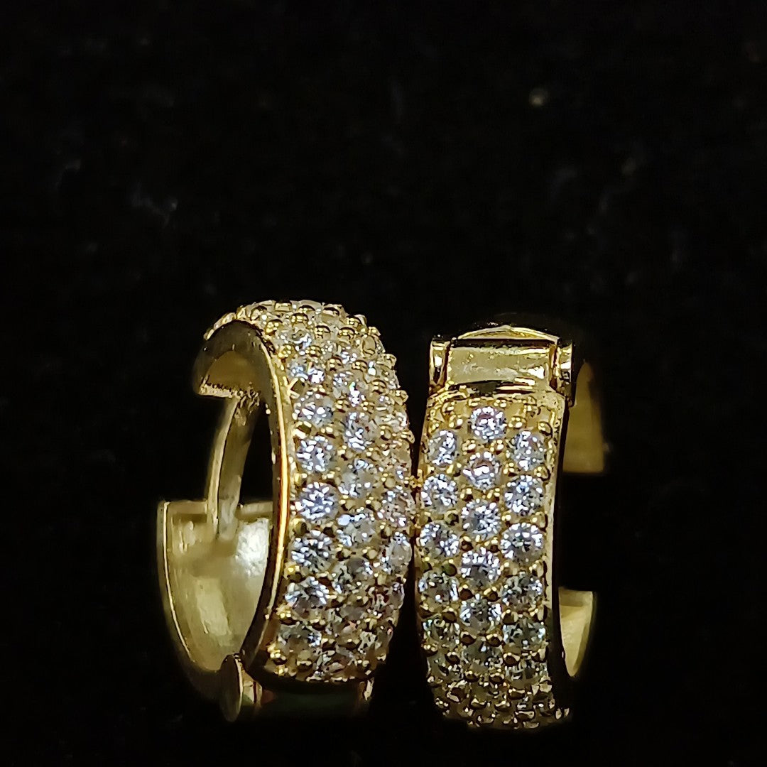 ARETES HUGGIE CON CIRCONIAS 14K 2 GR (NUEVO)