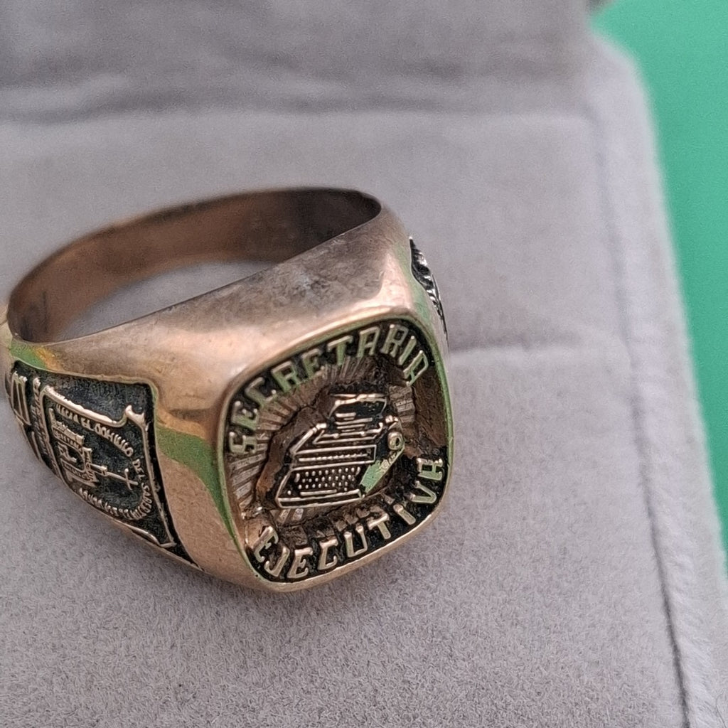 ANILLO DE GRADUACIÓN ORO 8 K 5.8 GRMS (SEMINUEVO)