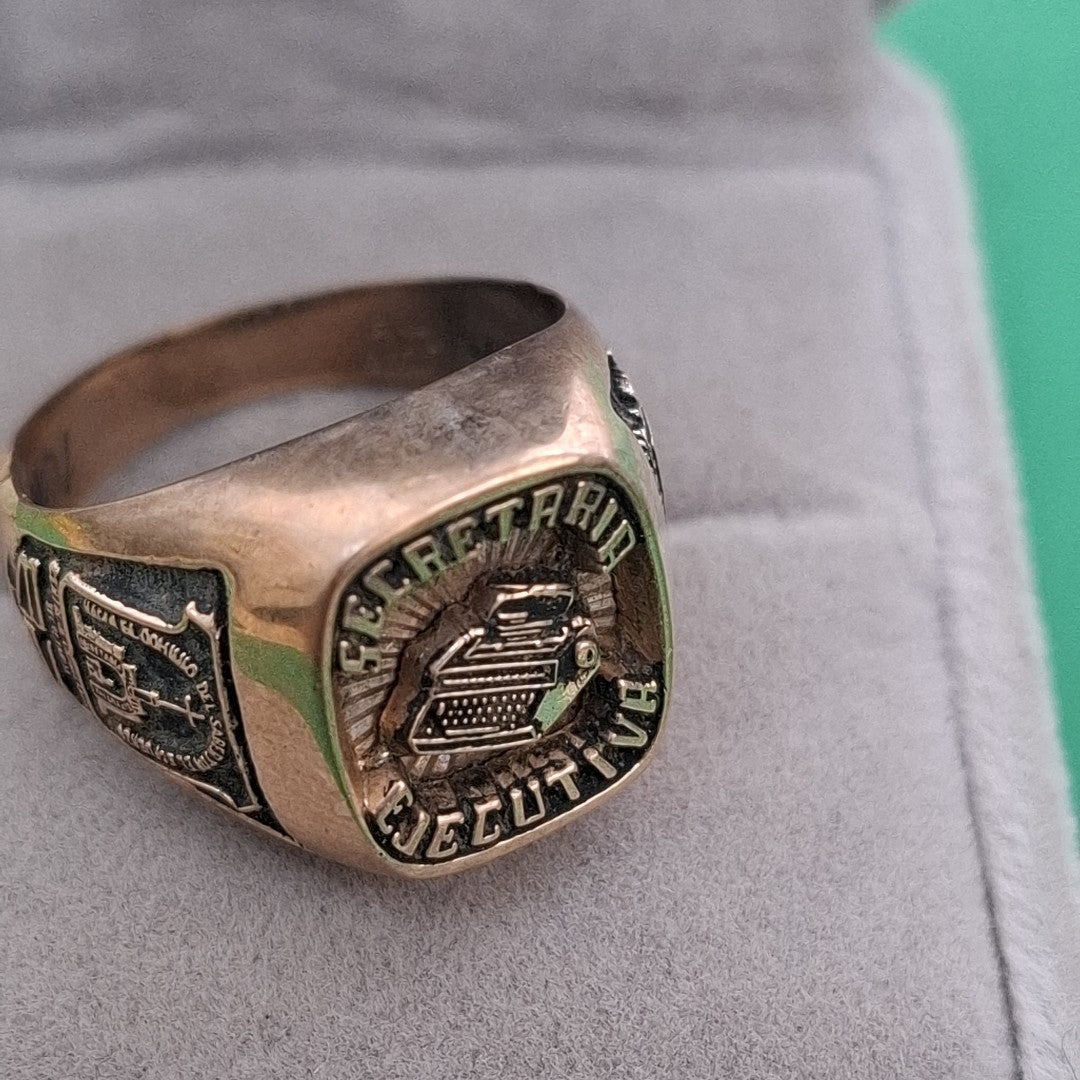 ANILLO DE GRADUACIÓN ORO 8 K 5.8 GRMS (SEMINUEVO)