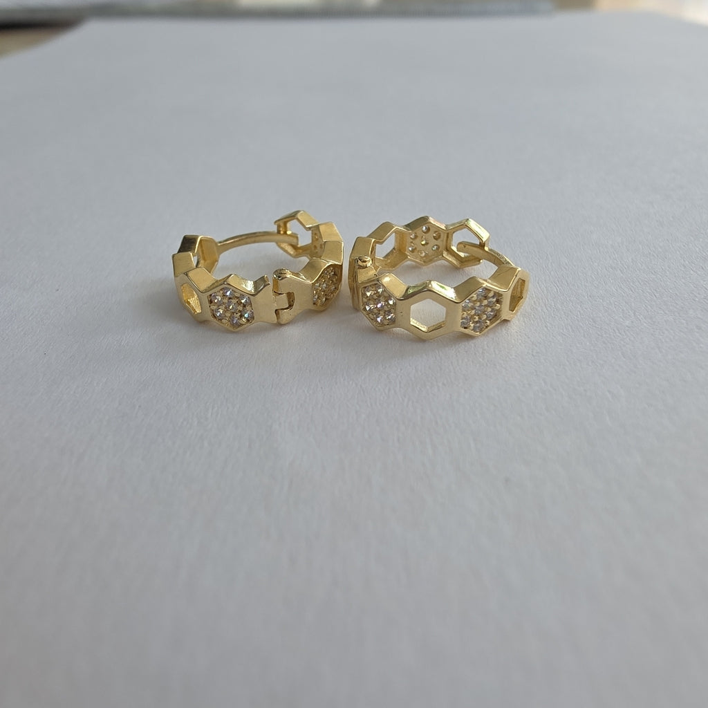 ARETES HUGGIES HEXAGONALES C CIRCONIAS 14K 2.8 GR (NUEVO)