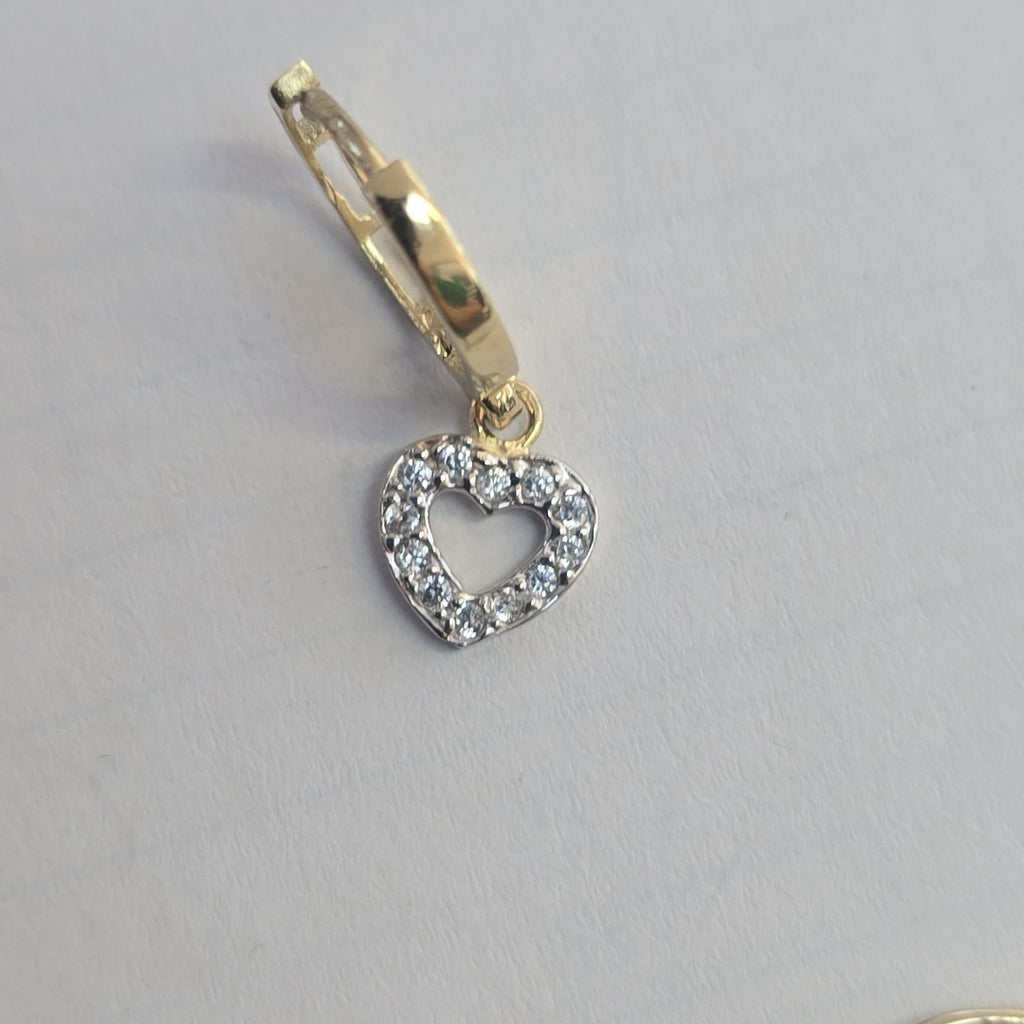 ARETES HUGGIES CON DIJE CORAZON Y CIRCONIAS 14K 2 GR (NUEVO)