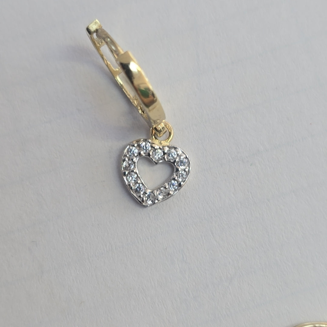 ARETES HUGGIES CON DIJE CORAZON Y CIRCONIAS 14K 2 GR (NUEVO)