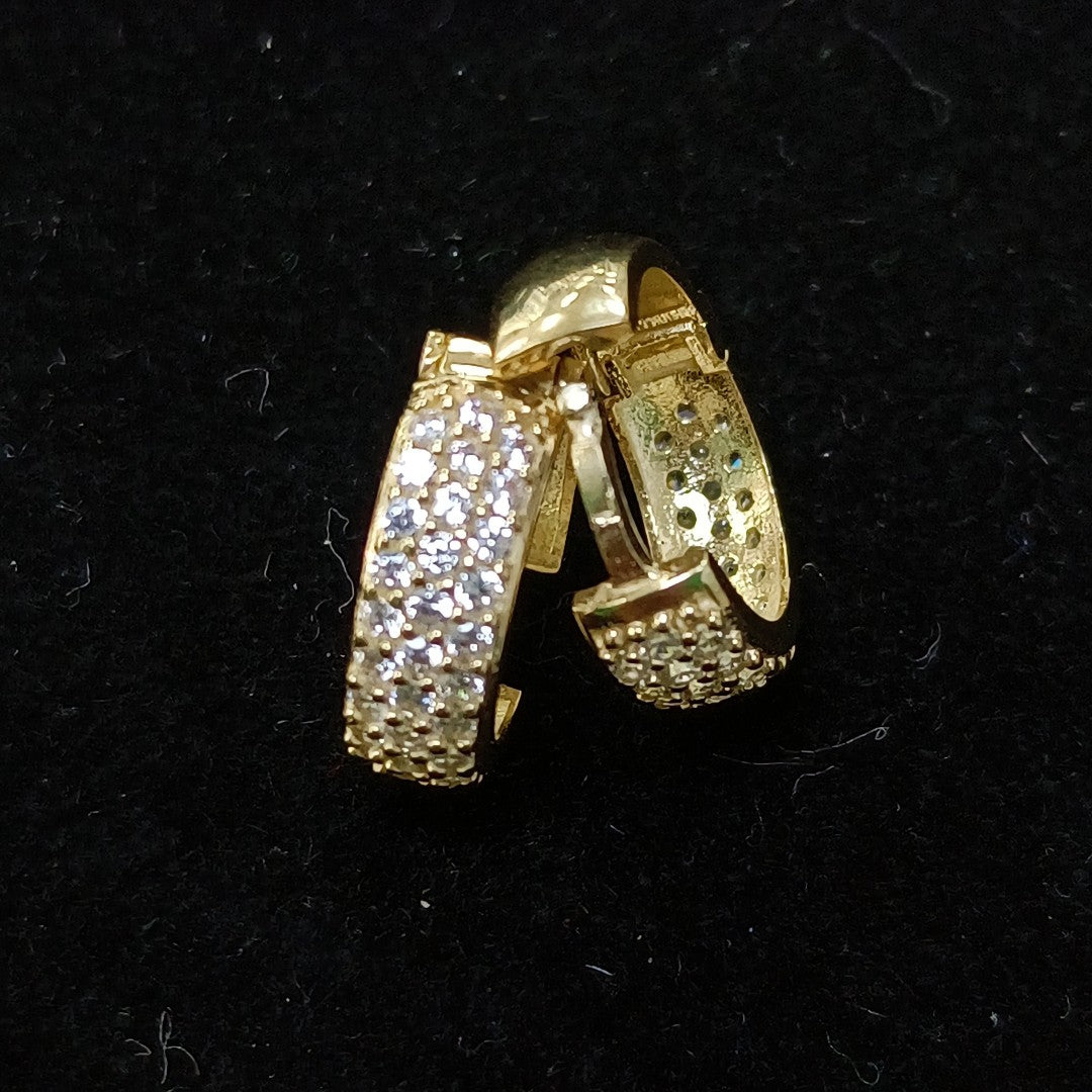 ARETES HUGGIE CON CIRCONIAS 14K 2 GR (NUEVO)