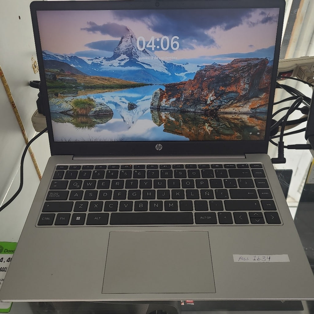 LAPTOP HP 240R G10 (2025) 512 GB SSD 8 GB RAM (SEMINUEVO)
