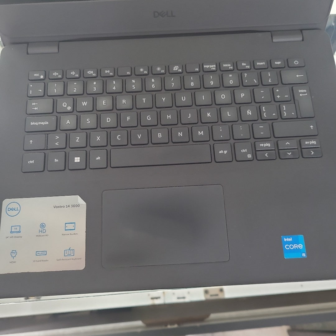 LAPTOP DELL VOSTRO 3400 (2023) 256 GB SSD 8 GB RAM (SEMINUEVO)