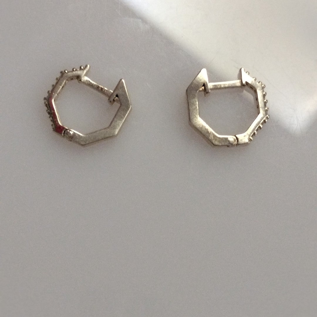 ARETES HUGGIES C CIRCONIAS 14K 1.7 GR (NUEVO)
