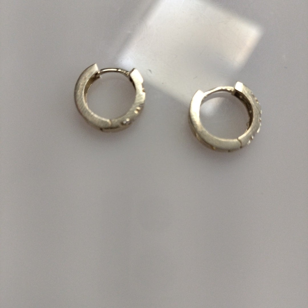 ARETES HUGGIES CON CIRCONIAS 14K 2.2 GR (NUEVO)