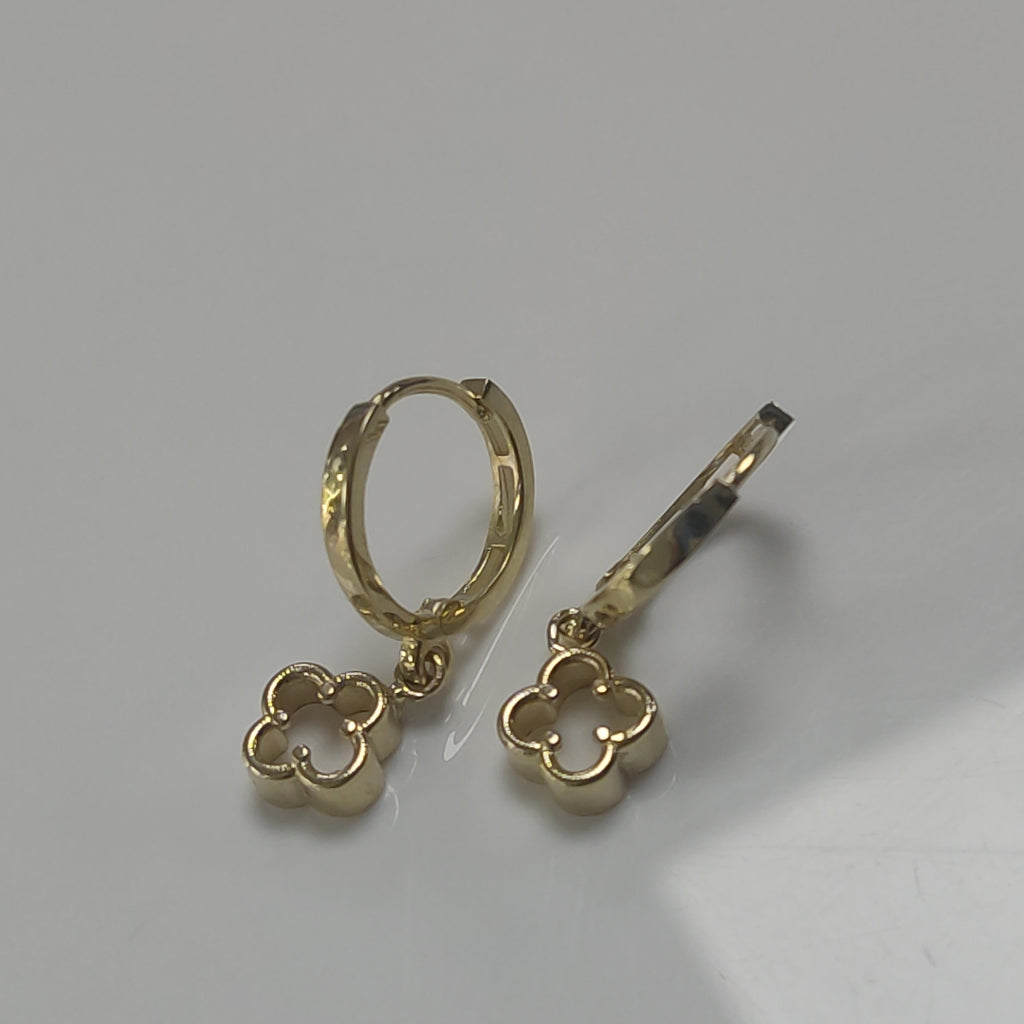 ARETES ARRACADAS CON DIJE 14K 2.4 GR (NUEVO)