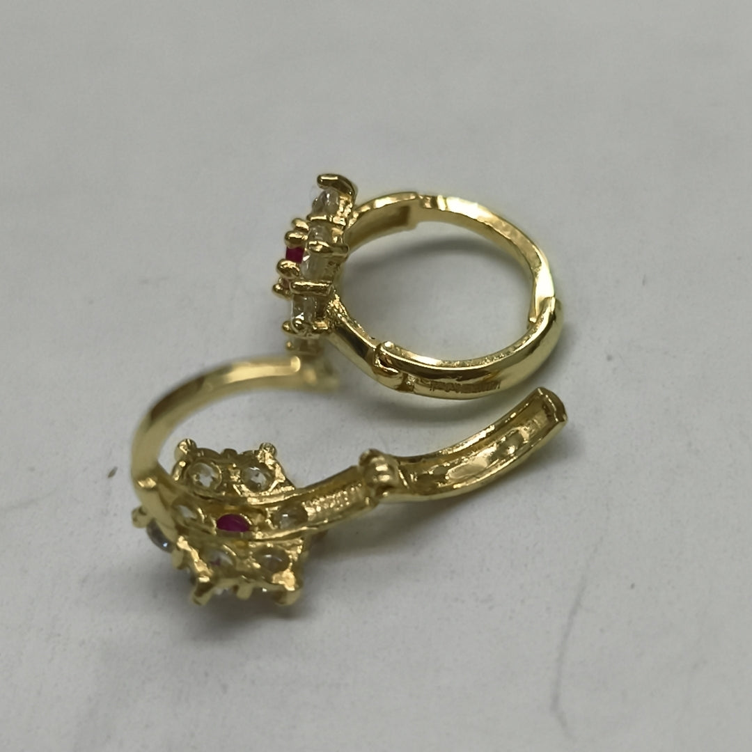 ARETES HUGGIES CON CIRCONIAS Y PIEDRA DE COLOR 14K 1.8 GR (NUEVO)