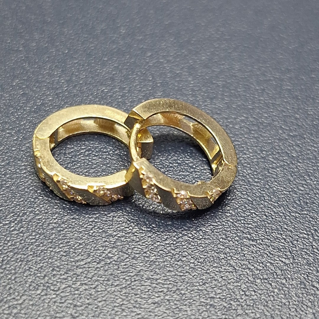 ARETES HUGGIES CON CIRCONIAS 14K 2.2 GR (NUEVO)