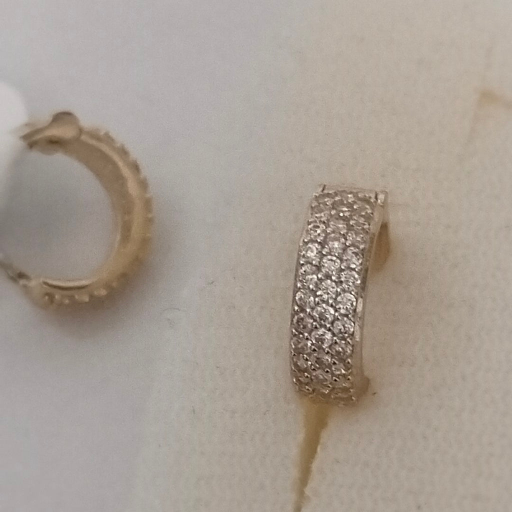 ARETES HUGGIE CON CIRCONIAS 14K 2.1 GR (NUEVO)
