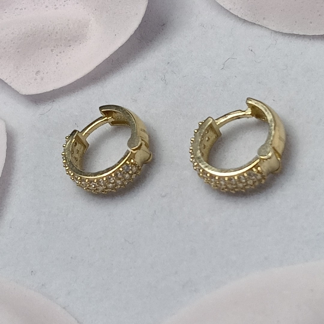 ARETES HUGGIE CON CIRCONIAS 14K 2.1 GR (NUEVO)