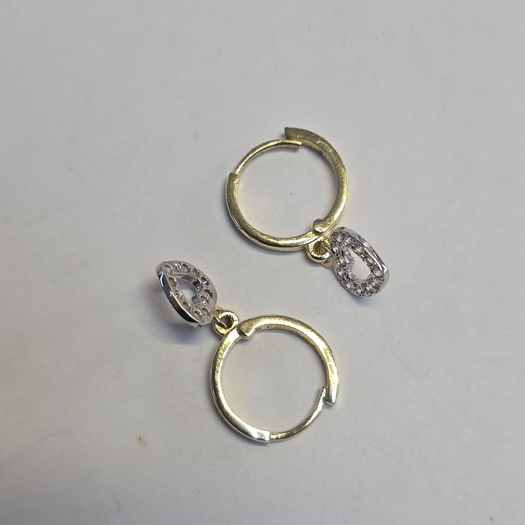 ARETES HUGGIES CON DIJE CORAZON Y CIRCONIAS 14K 2.2 GR (NUEVO)