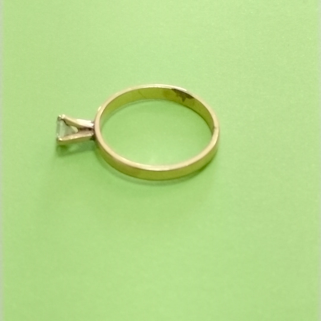 SOLITARIO ORO 10 K 3 GRMS (SEMINUEVO)