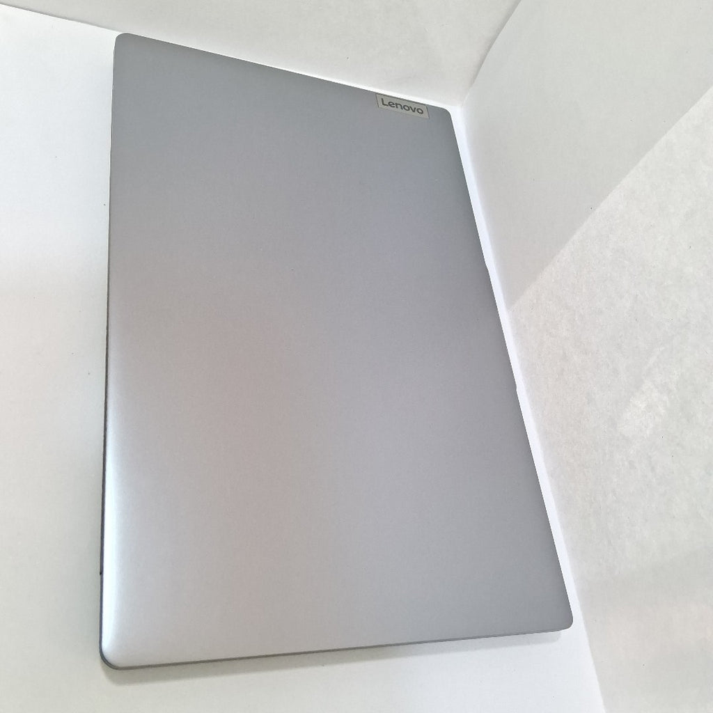 LAPTOP LENOVO IDEAPAD SLIM 3 15IRU8 (2025) 512 GB SSD 8 GB RAM (SEMINUEVO)