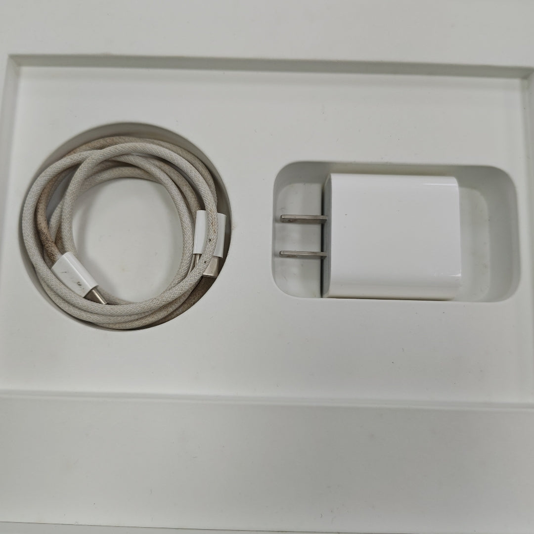 TABLETA APPLE IPAD 10 A2696 256 GB 4 GB RAM (SEMINUEVO)