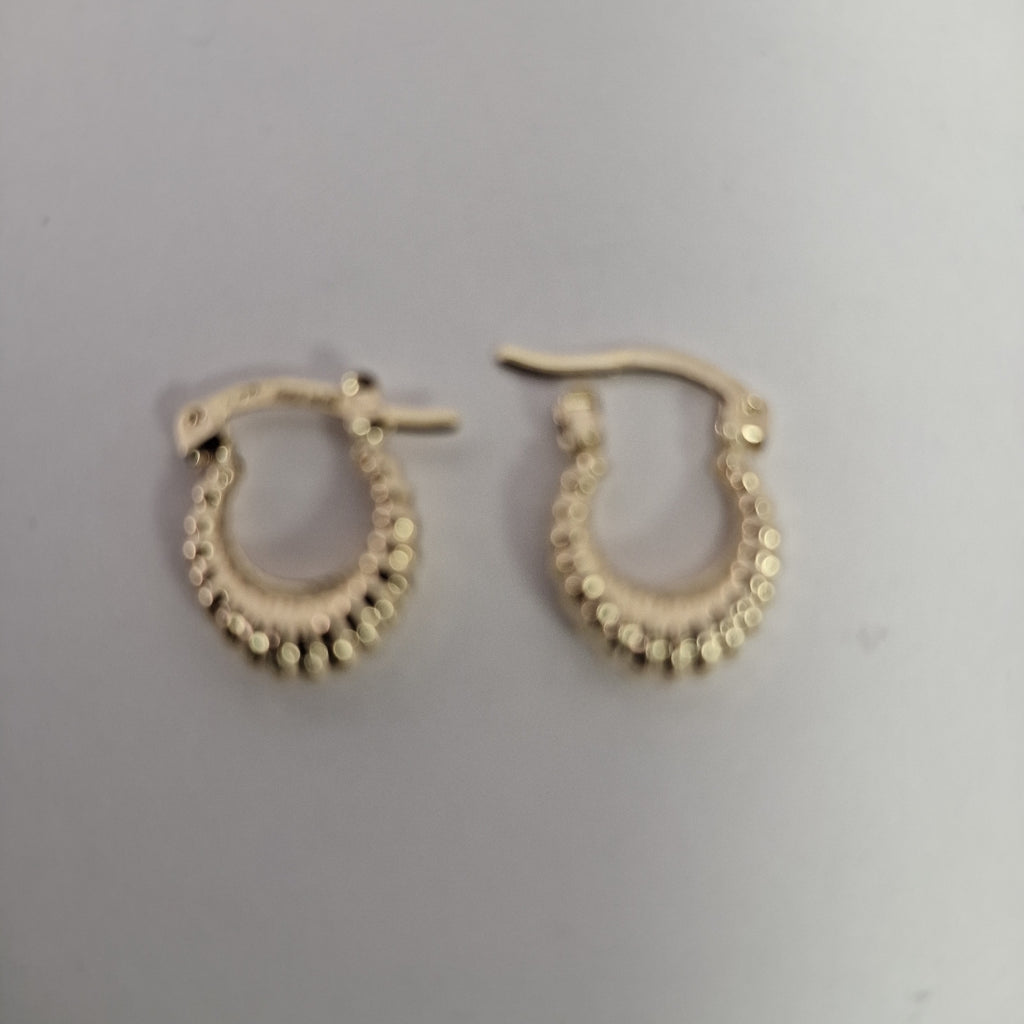 ARETES ARRACADA ESTRIADAS 14K 1.1 GR (NUEVO)
