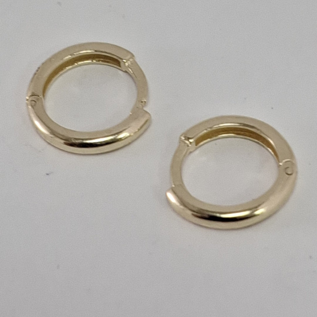 ARETES HUGGIES LISAS 14K 1.3 GR (NUEVO)