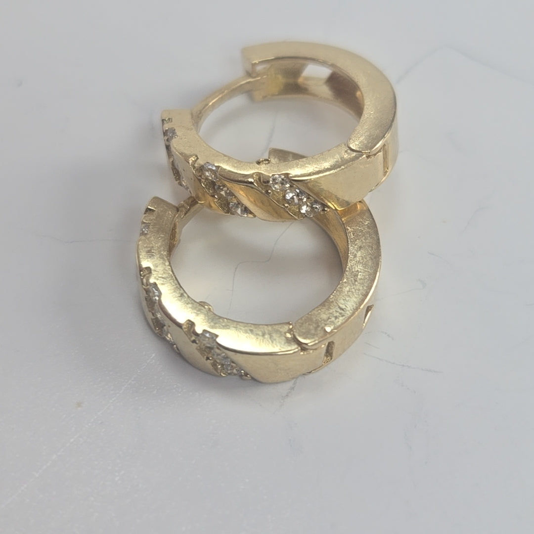 ARETES HUGGIES CON CIRCONIAS 14K 2.3 GR (NUEVO)