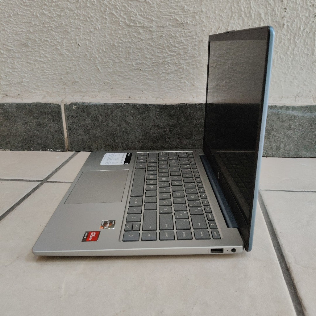 LAPTOP HP 14-EM0017LA (2024) 512 GB SSD 8 GB RAM (SEMINUEVO)