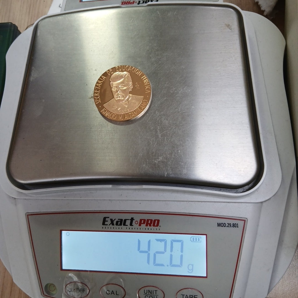 MEDALLA CONMEMORATIVA ORO 21 K 42 GRMS (SEMINUEVO)