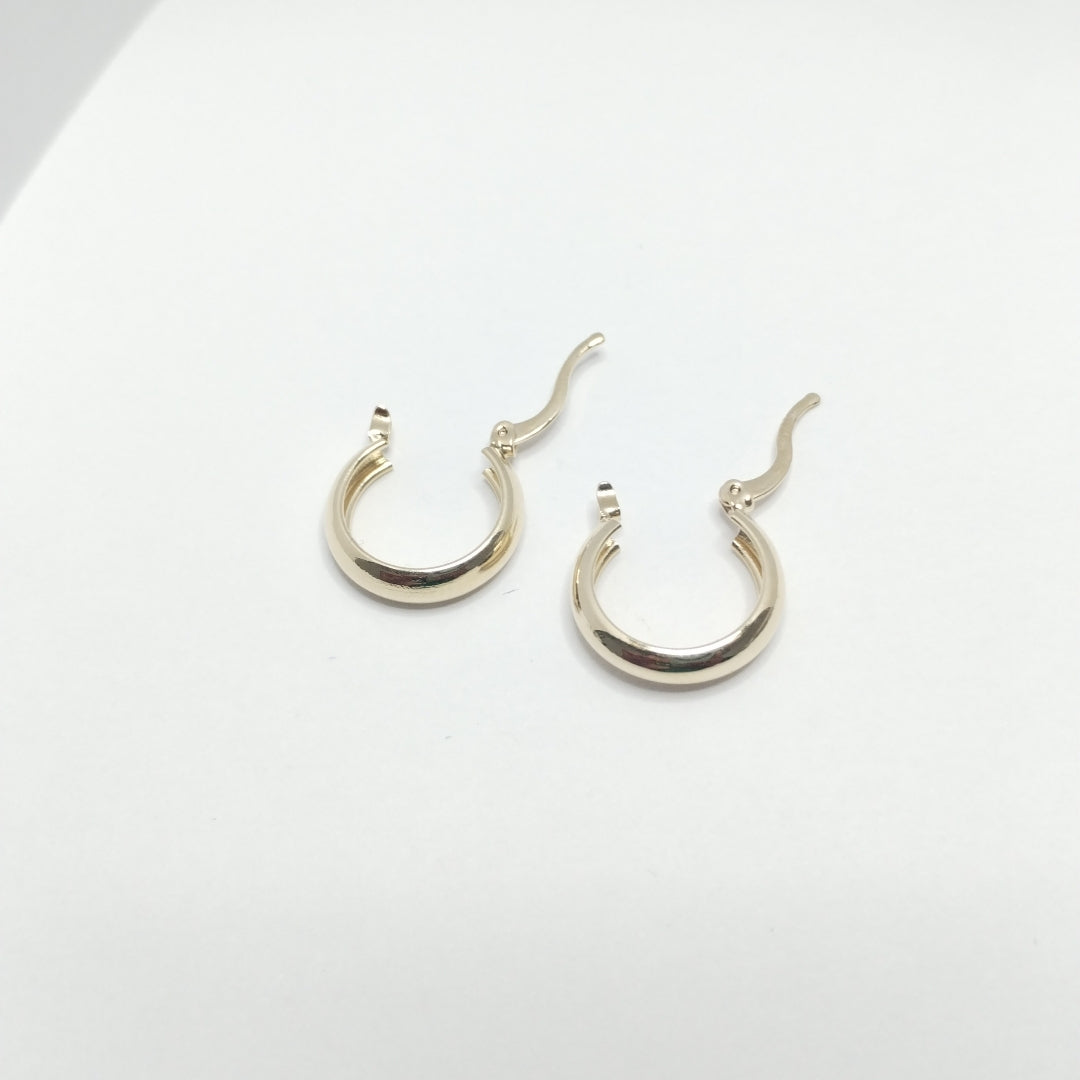 ARETES TEJIDO ARRACADAS LISAS 14K 2.2 GR (NUEVO)