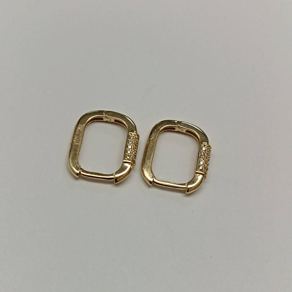 ARETES HUGGIES OVALADA C CIRCONIAS 14K 2.4 GR (NUEVO)