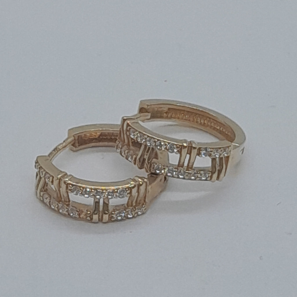 HUGGIES ORO 14K 2.5 (NUEVO)