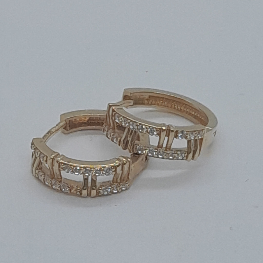 HUGGIES ORO 14K 2.5 (NUEVO)