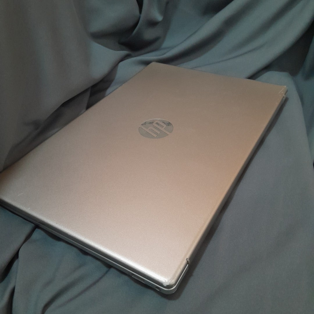 LAPTOP HP 15-FD0007LA (2023) 512 GB SSD 8 GB RAM (SEMINUEVO)