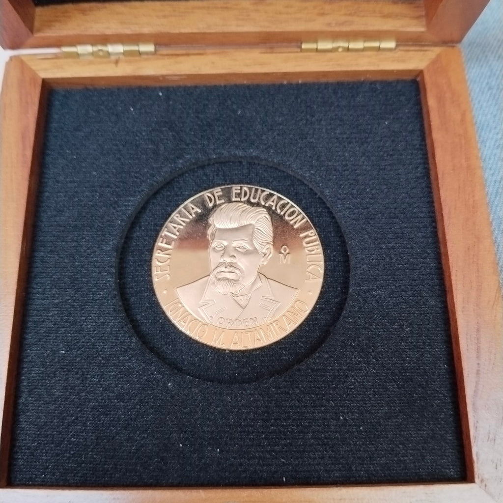 MEDALLA CONMEMORATIVA ORO 21 K 41.9 GRMS (SEMINUEVO)
