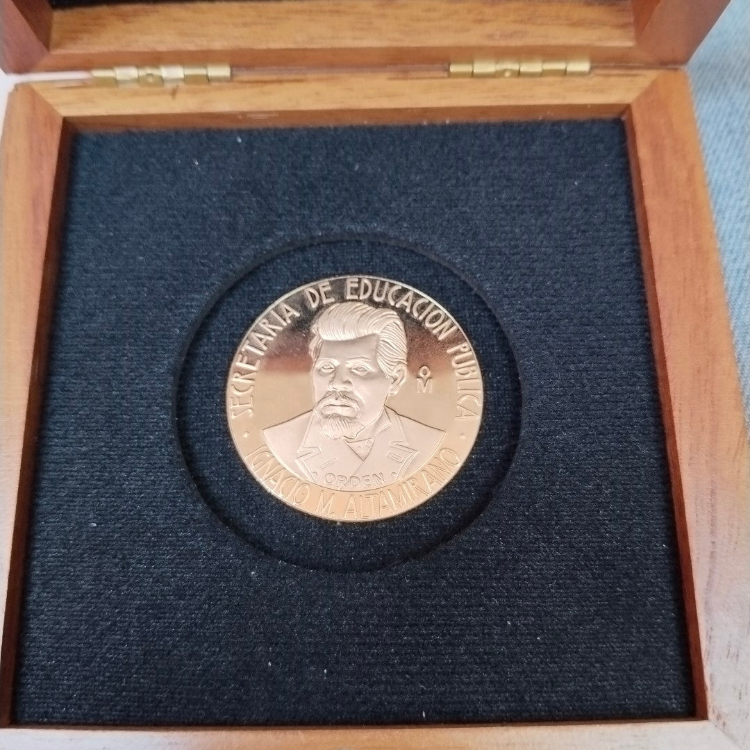 MEDALLA CONMEMORATIVA ORO 21 K 41.9 GRMS (SEMINUEVO)