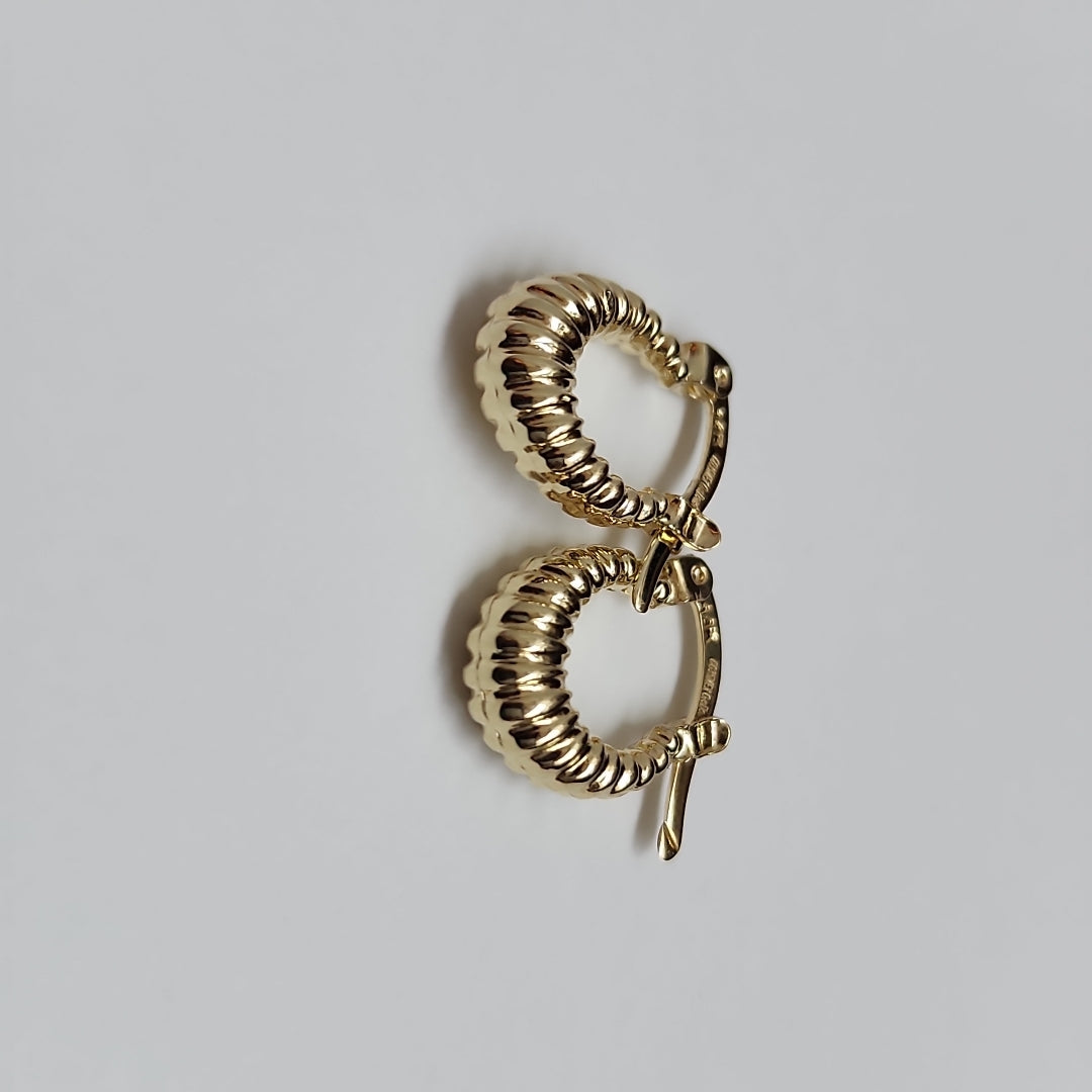 ARETES ARRACADA ESTRIADAS 14K 1 GR (NUEVO)
